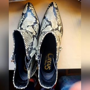 Women's Boots, Sam Edelman, snakeskin, size 9, new never worn, no box